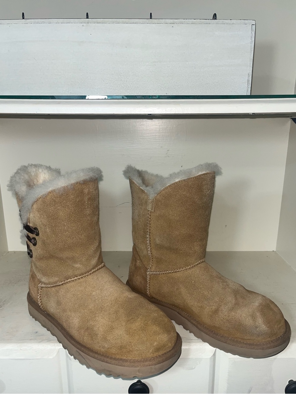 UGG Women’s Constantine Genuine Shearling Boots Size 7